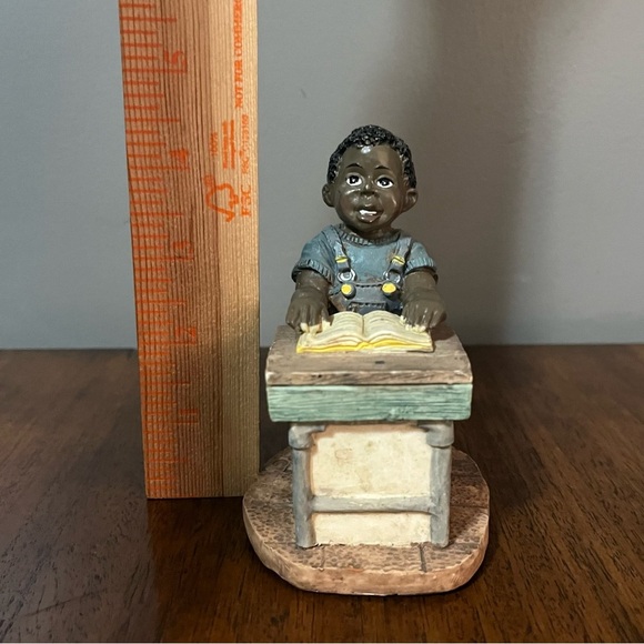 Set of three Young's Inc. figurines. Very good vintage condition. - Picture 12 of 16